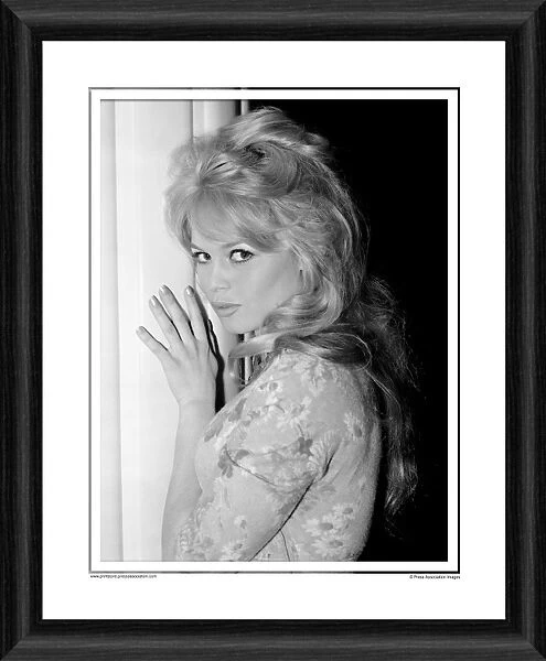 Brigitte Bardot - Babette Goes To War Framed Photographic Print