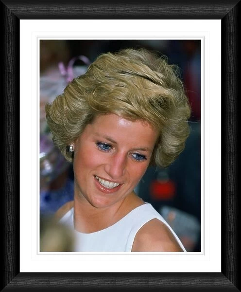 RYLT002SU - Princess Diana Framed 20x16 (508x406mm) Single Image Print