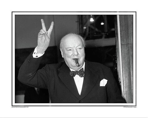 Sir Winston Churchill Victory Framed Photographic print