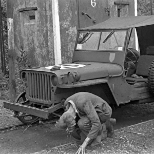 Man repairing a jeep